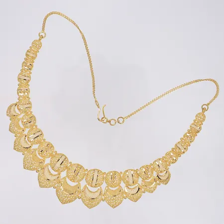 Halscollier med justerbar längd 32-34cm bredd 2-30mm något bucklig 21K  Vikt: 32,4 g