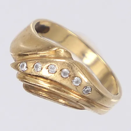 Ring med vita stenar stl 17¾ bredd 3-11mm repig 14K  Vikt: 5,3 g