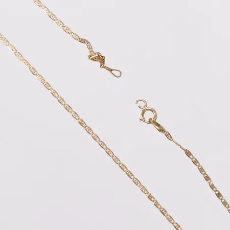 Kedja trefärgat, ca 34cm, defekt av, 18K  Vikt: 1,4 g