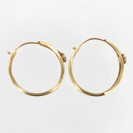 Ett par örhängen vita stenar creoler Ø15mm, bredd 3mm,  skevheter, 18K.  Vikt: 0,9 g