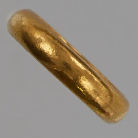 Ring, Ø18, bredd:4,5mm, gravyr, 23K 7,7g.