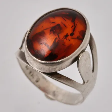  Ring i silver, 18½ bredd 3,8-17,7mm, 1st Bärnstensliknande, mått 12x15,8mm, 830/1000, vikt 3,64g.