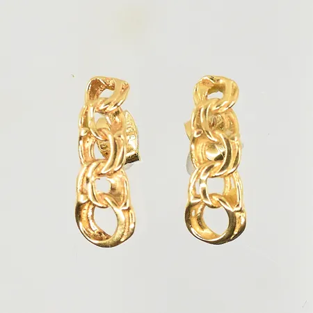 Ett par örhängen Bismarck, längd 14 mm, bredd 4-5 mm, 18K. Vikt: 1,5 g