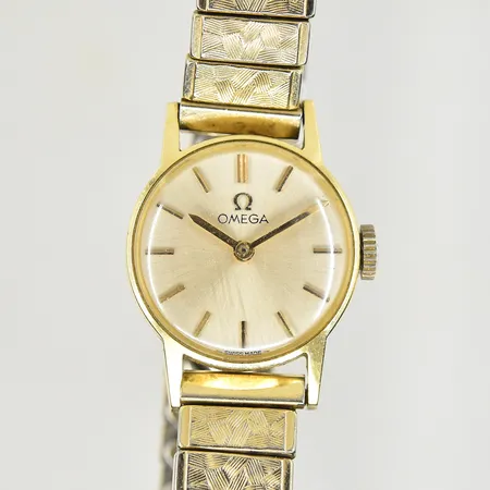 Damur Omega 14K, boett Ø19 mm, manuell, boettnr 511002, cal 620, serienr 21752057, flexband i doublé, troligen utbytt krona, defekt uppvridning/går ej, bruttovikt 20,5g