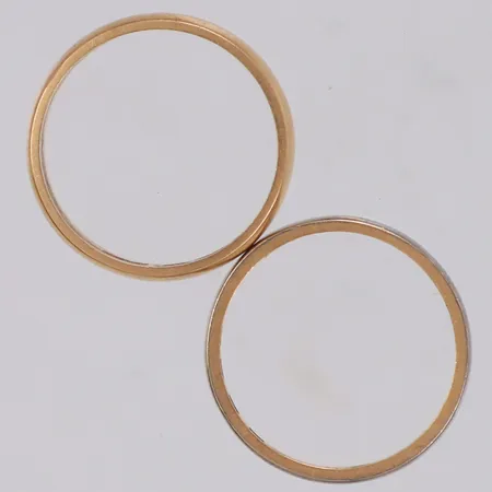 2 Ringar, gravyr, 18K  Vikt: 5,4 g