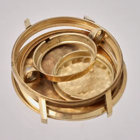 Diverse defekt guld, 14K, vikt 11,35g.