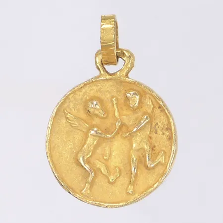 Hänge med figurer 43x27mm 18K  Vikt: 15,8 g