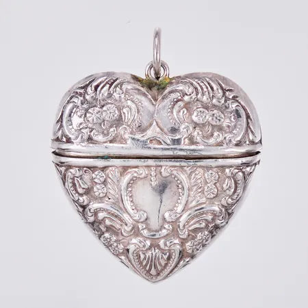 Hänge/medaljong längd ca 38mm, bredd ca 32mm, GFAB 925/1000 silver Vikt: 10,7 g