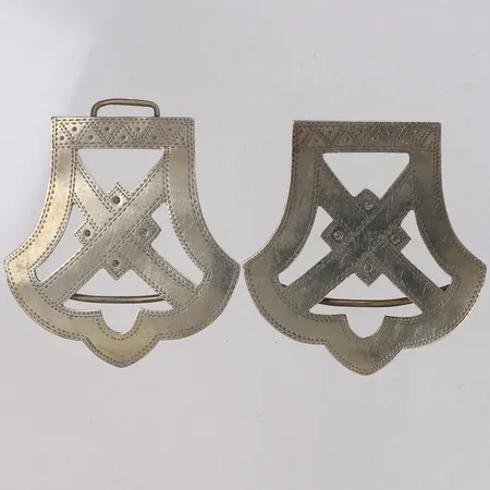 Skärpspänne, längd 10,5cm, höjd 5cm, signerat N.S, lätta bucklor, vitmetall