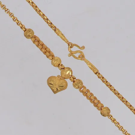 Collier 45cm, bredd 3,2-4,5mm, integrerat hänge/hjärta, hängets längd 12mm, Thaiguld, 1 bath, 23K Vikt: 15,2 g