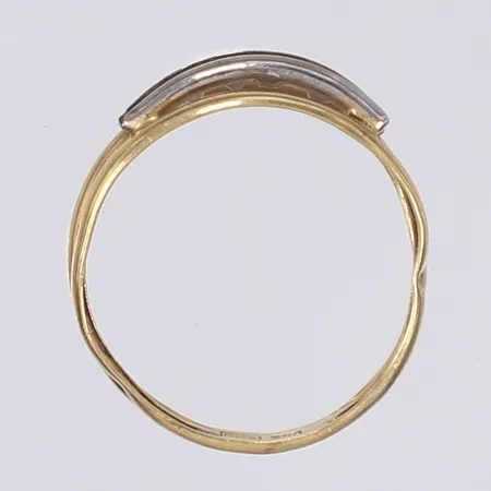 Ring med vita stenar defekt 18K Vikt: 1,1 g