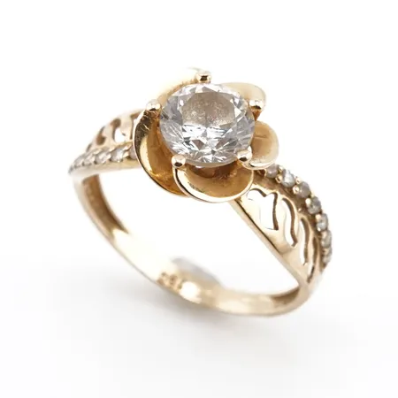 Ring m vit sten, stl 19(), Ø11mm, 18k Vikt: 3,4 g