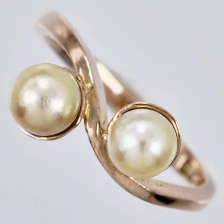 Ring med odlade pärlor ca Ø 5mm, stl: 18½, 18K Vikt: 4,5 g