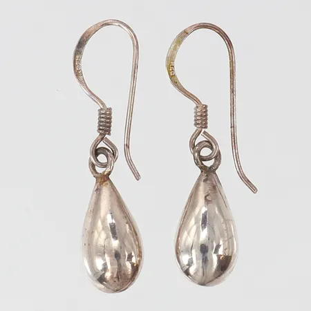 Ett par örhängen med droppar, 27x6,5mm, Silver 925/1000.  Vikt: 1,6 g