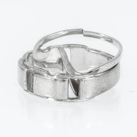 Defekta ringar i silver (925/1000). Vikt: 7,0g. 