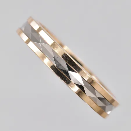 Ring, stl 21¼, gravyr, 18K Vikt: 6,3 g