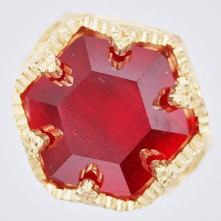 Ring med röd sten Ø18mm, stl: 17½, Regalrose, förgyllt 925/1000 silver Vikt: 27,1 g