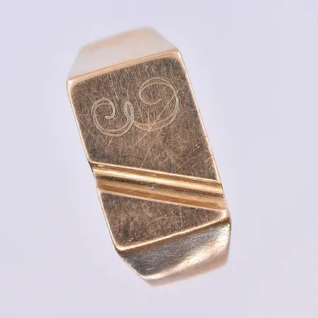 Klackring med monogram, stl 19½, bredd 3-9 mm, 18K. Vikt: 6,2 g