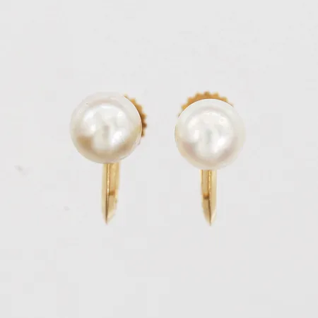 Par örhängen med odlade sötvattenspärlor, Ø 6mm, Guldvaruaktiebolaget G. Dahlgren & Co. AB, Malmö, 18K guld Vikt: 2,2 g