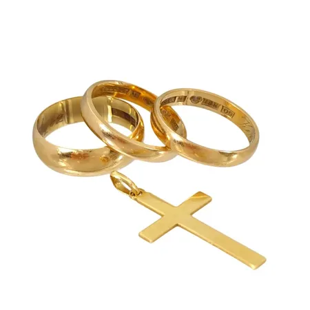Ringar, 18K guld, tre st, slitage och gravyrer. Hänge Kors, 18K guld, sliten ögla Vikt: 14,6 g