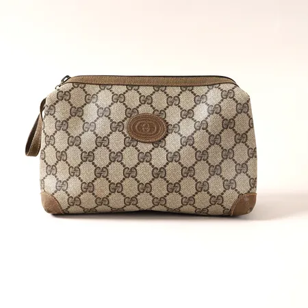 Necessär Gucci, monogramcanvas och skinndetaljer, ca 13x8x23cm, bruksslitage, invändigt ytslitage med fläckar, utvändigt nötta kanter.