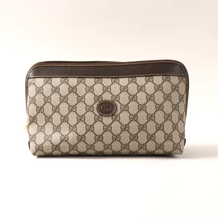 Necessär Gucci, monogramcanvas och skinndetaljer, ca 15x9,5x26cm, bruksslitage, invändigt ytslitage/märken, utvändigt något nötta kanter.