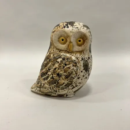 Figurin Uggla design Lisa Larsson, höjd ca 14cm, signerad  Lisa.L, K-studion gustavsberg, repad i botten. Skickas med postpaket.