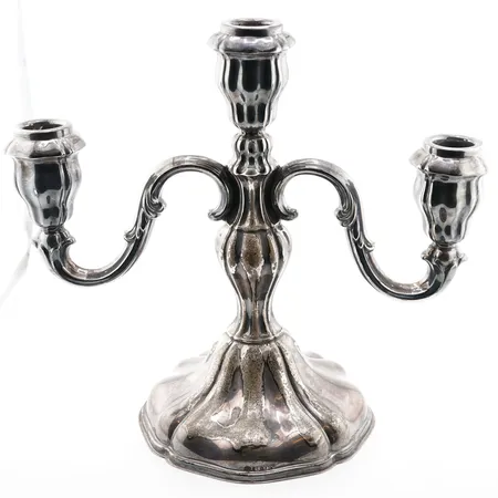 Ljusstake, silver, höjd 24cm, bredd 26cm, bruttovikt 532gr Vikt: 532 g