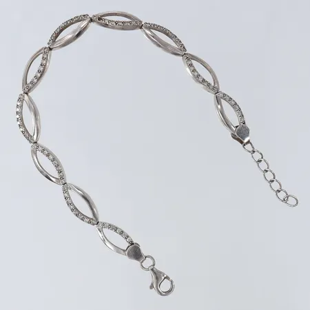 Armband med vita stenar,längd 17-19cm, bredd ca 7mm, en sten saknas, 925/1000 silver  Vikt: 8,4 g