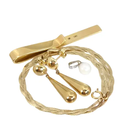 Diverse smycken, 9K guld - 3,2g, 14K guld - 5,3g, 18K guld - bruttovikt 0,5g, slitage och defekter