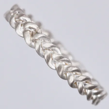 Ring JK stl: 16½, bredd ca 2mm, 925/1000 silver Vikt: 0,9 g