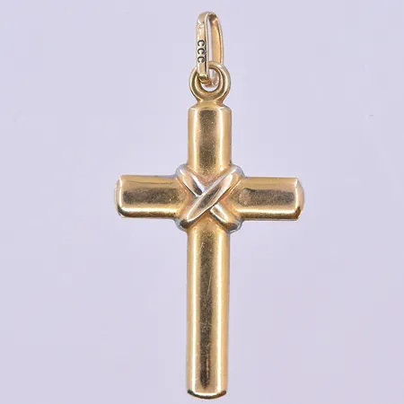 Hänge kors, längd 29 mm, bredd 14 mm, 18K. Vikt: 0,8 g