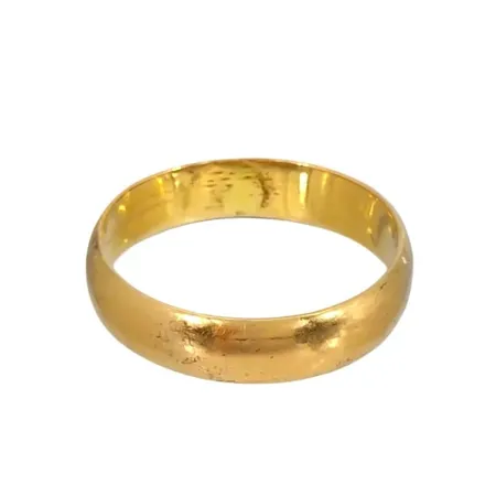 Ring, 21K guld, slät modell, Ø16,0 mm, bredd 3,8 mm, gravyr/bruksmärken Vikt: 2,8 g