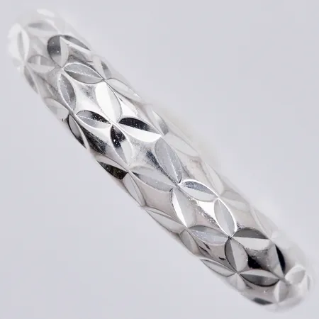 Ring JK stl: 17 ¼, bredd ca 2-5mm, 925/1000 silver Vikt: 6,7 g
