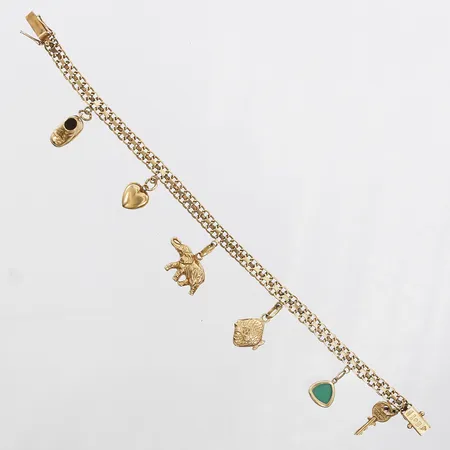 Armband X-länk, med sex berlocker, längd 19cm, bredd 5mm, S Thorelius Guld-Gravyratelje, Stockholm, 1961, 18K guld. Vikt: 14,5 g