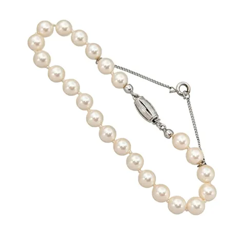 Pärlarmband, lås i silver 835/1000, odlade sötvattenspärlor, blåvitrosa, Ø6,5 mm, längd 18,5 cm, lås längd 10 mm, bredd 5,5 mm, säkerhetskedja, fint skick Vikt: 9,8 g