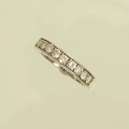 Ring med vita stenar stl 18¼, bredd 4mm, gravyr, Silver 925/1000, 3,7g Vikt: 3,7 g