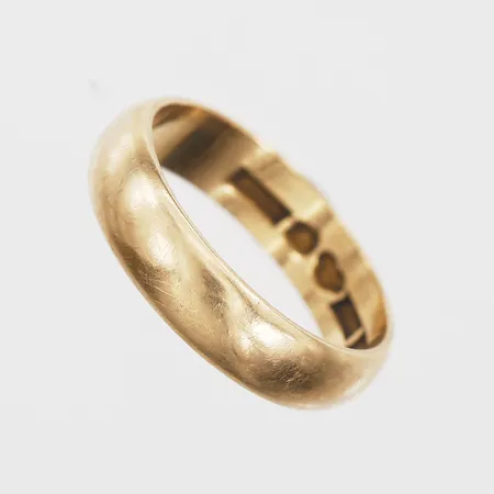 Ring slät, stl: 16½, bredd: 4,5mm, B. Grönf. Avesta Guld & Silversmide, Avesta 1960, gravyr, 18K guld Vikt: 4,3 g