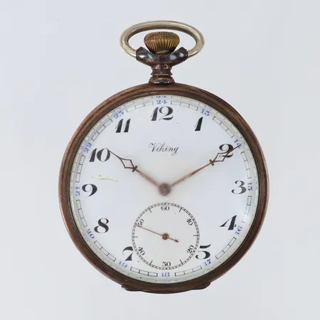 Fickur Viking, Ø50mm, innerboett i metall, defekt glas, Silver 800/1000.