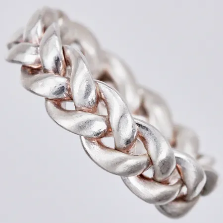 Ring JK stl: 16½, bredd ca 5mm, 925/1000 silver Vikt: 4,6 g