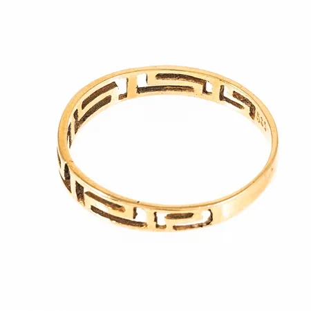 Defekt ring i 14K guld. Vikt: 0,9g. 