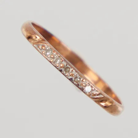 Ring med vita stenar, stl 16¾, bredd 1,7mm, 14K Vikt: 1 g