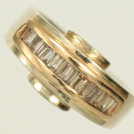 Ring med vita stenar stl 16½, bredd 4-8mm, 18K, 4,9g Vikt: 4,9 g