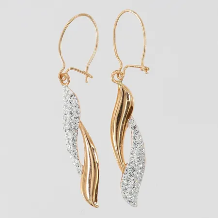 Ett par örhängen med vita stenar, längd 37mm, bredd ca 7mm, 18K Vikt: 1,1 g