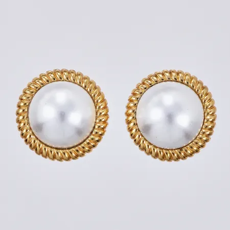 Ett par örhängen med plastpärlor, 11mm, 925/1000silver Vikt: 3,7 g