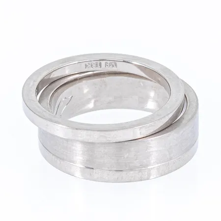 Graverade ringar i 18K guld: Vikt: 17,0g. 