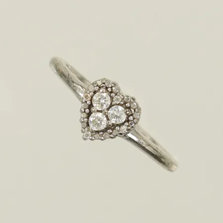 Ring med vita stenar stl 16 bredd 1,6-7,3mm GHA, silver 925/1000 Vikt: 1,9 g