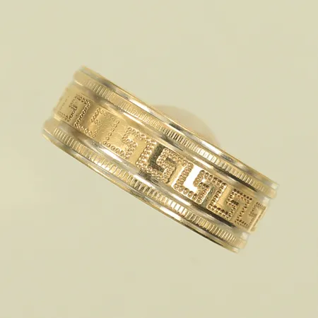 Ring med meandermönster stl 20¼ bredd 7,5mm 14K Vikt: 4,7 g