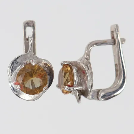 Ett par örhängen med stenar, ca 9x12mm, 925/1000 silver  Vikt: 3,3 g