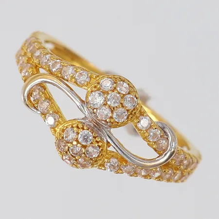 Ring med vita stenar, stl 16¼, 22K Vikt: 2,4 g